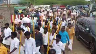 தேவகோட்டை: தேவகோட்டை அருகே இருமதி கிராமத்தில் மகா சிவராத்திரி முன்னிட்டு மாபெரும் மஞ்சுவிரட்டு போட்டி