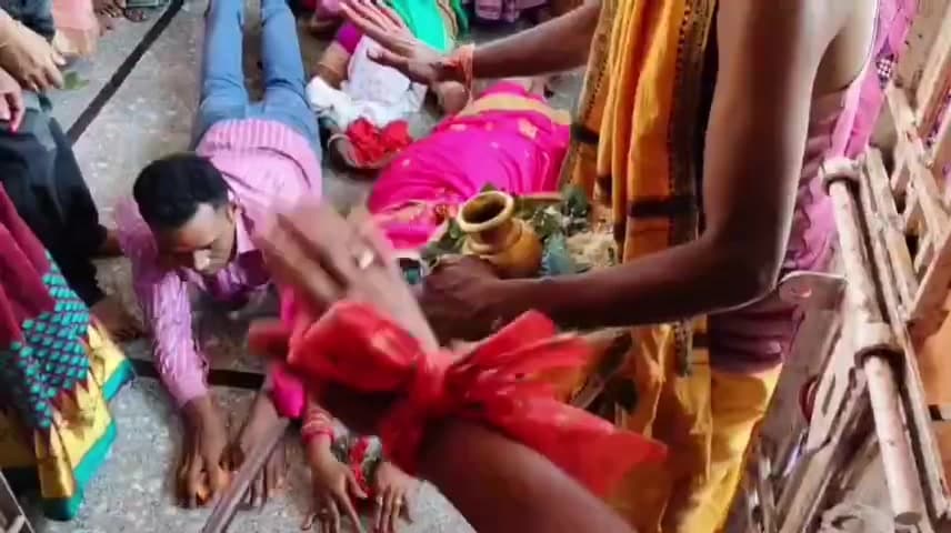 ନର୍ଲା: ମାନସିକଧାରୀଙ୍କ ବୋଦା ବଳିରେ ରକ୍ତ ରଞ୍ଜିତ ହେଲା ରୁପ୍ରା  ସ୍ଥିତ ଶ୍ରୀ ବିଶେଶ୍ୱର ମହାଦେବ ମନ୍ଦିର ପରିସରର  ମା ଚଣ୍ଡୀଙ୍କ ପୀଠ