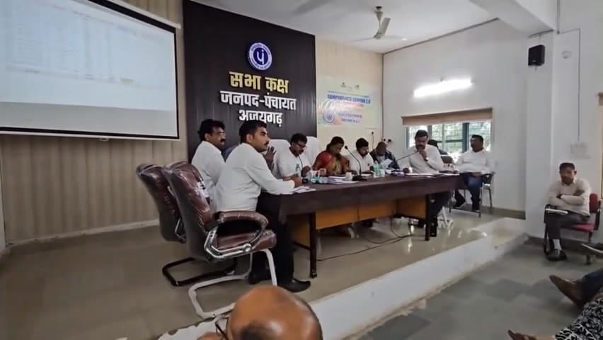 अजयगढ़: कलेक्टर ऊषा परमार एक्शन मोड में: विकास कार्यों में लापरवाही पर दिए सख्त निर्देश
