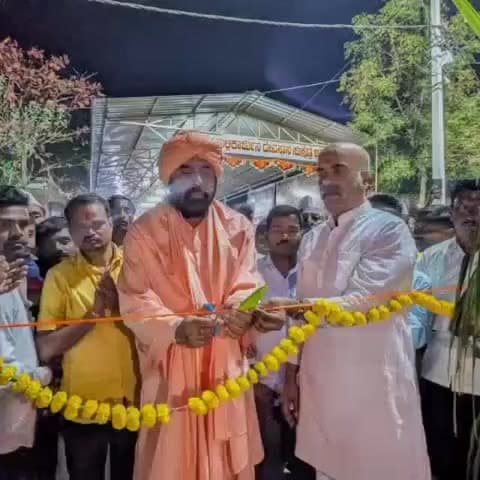 ಅಫಜಲ್ಪುರ: ಅವರಾದ್ ಗ್ರಾಮದಲ್ಲಿ ಹನುಮಾನ್ ದೇವಸ್ಥಾನದ ಕಾಂಪೌಂಡ್ ನಿರ್ಮಾಣಕ್ಕೆ ಕೆಕೆಆರ್‌ಟಿಸಿ ಅಧ್ಯಕ್ಷ ಅರಣುಕುಮಾರ್ ಪಾಟೀಲ್ ಚಾಲನೆ