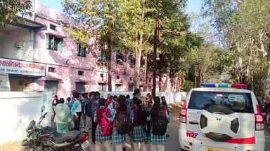 वारासिवनी: आज से शुरू हुई दसवीं की परीक्षा, केंद्रों पर कड़ी निगरानी में विद्यार्थी अंग्रेजी का प्रश्न पत्र हल करेंगे