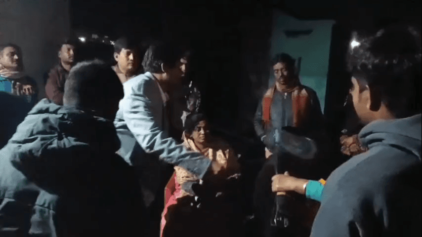 নওদা: শ‍্যামনগর মাঠপাড়ায় অগ্নিকাণ্ডে পুড়ে গেল ৩টি বাড়ি, পরিবারের পাশে ব্লক তৃণমূল সভাপতি