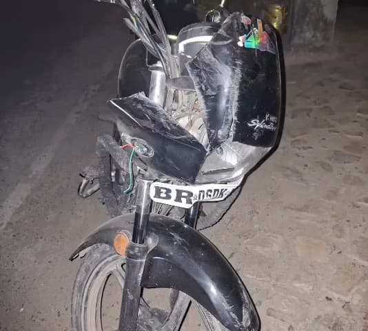 तरियानी चौक: फ़तेहपुर में दो मोटरसाइकिल की टक्कर, दो युवक घायल; अस्पताल में भर्ती