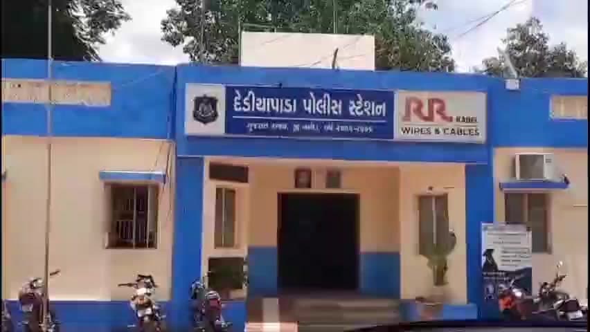 ડેડીયાપાડા: ઉમરપાડા થી દેવમોગરા મંદિરે દર્શન કરવા જતા બાઈક ચાલકને થયેલા અકસ્માતમાં યુવતીનું મોત ડેડીયાપાડા પોલીસ સ્ટેશનને ફરિયાદ.