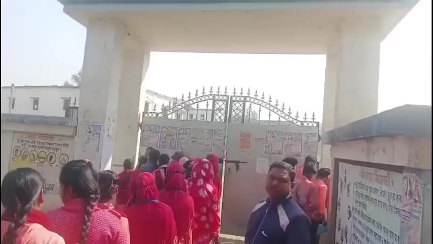 নলহাটি ২: ভগল দিঘী হাই স্কুল সহ নলহাটি ২ ব্লকের ৩টি পরীক্ষা কেন্দ্রে পর্ষদের সমস্ত নিয়ম মেনে আজ হচ্ছে ৩য় দিনের উচ্চ মাধ্যমিক
