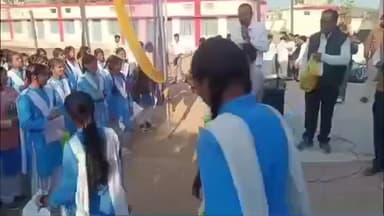 जबेरा: शासकीय उत्कृष्ट विद्यालय जबेरा में कक्षा दसवीं की छात्राओं का परीक्षा केंद्र में पुष्प वर्षा से स्वागत