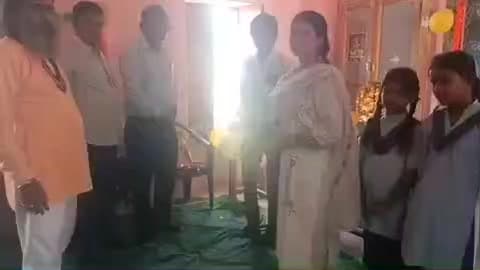 मारवाड़ जंक्शन: मारवाड़जंक्शन के कारोलिया गांव विद्यालय पर कक्षा 8 के छात्र-छात्राओं का विदाई समारोह आयोजित, शिक्षा अधिकारी पहुंचे