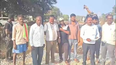ಶ್ರೀನಿವಾಸಪುರ: ರಸ್ತೆ ಅಗಲವಿಲ್ಲ, ಡಿವೈಡರ್ ಇಲ್ಲ; ಬರೀ ಕಣ್ಣೊರೆಸುವ ತಂತ್ರವೇ : ಮುದುವಾಡಿಯಲ್ಲಿ ಜನರ ಆಕ್ರೋಶ