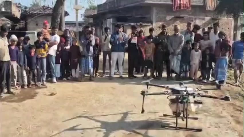 डोभी: डोभी में आधुनिक तकनीक से खेती: ड्रोन से कीटनाशक दवा का छिड़काव