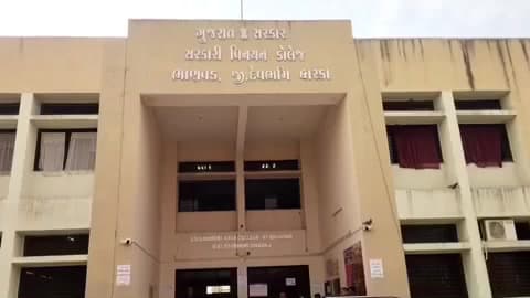 ભાણવડ: ગુજરાત સાહિત્ય અકાદમી અને સરકારી વિનયન કોલેજ ભાણવડ ના સંયુક્ત ઉપક્રમે માતૃભાષા દિવસની ઉજવણી કરવામાં આવી...