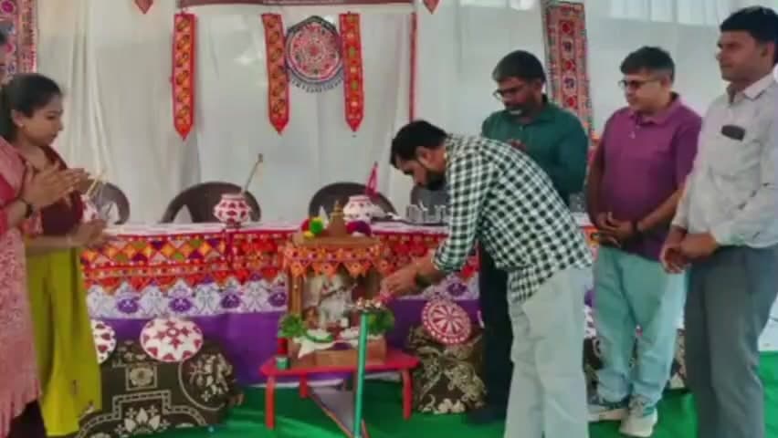 ગઢડા: ગઢડાની શ્રીરામપરા પ્રાથમિક શાળામાં વિશ્વ માતૃભાષા દિવસની  ભવ્ય ઉજવણી કરવામાં આવી