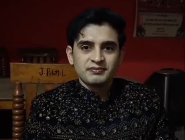 स्लीमनाबाद: स्लीमनाबाद के विक्रम द्विवेदी टीवी सीरियल व वेब सीरीज में अभिनय कर जिले का नाम रोशन कर रहे हैं