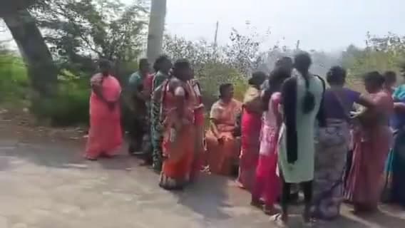 మైలవరం: బీటెక్ విద్యార్థి మృతి.. కుటుంబ సభ్యులు పాఠశాల ఆవరణం ముందు నిరసన