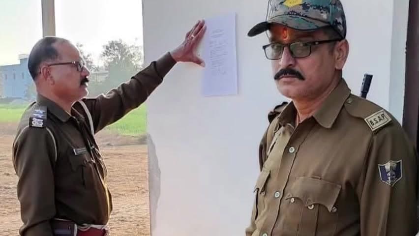 अकोढ़ी गोला: अकोढ़ीगोला थाना ने फरार अभियुक्त के खिलाफ किया इश्तेहार तामिला