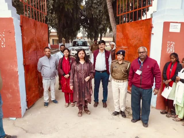 अरेराज: अरेराज के छह परीक्षा केंद्रों पर आयोजित मैट्रिक की परीक्षा का जायजा लिया एसडीएम ने