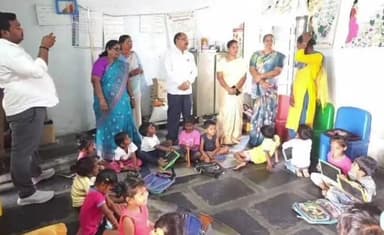 సంతనూతలపాడు: నాగులుప్పలపాడు మండలం చదలవాడలోని అంగన్వాడీ కేంద్రాన్ని తనిఖీ చేసిన డిఆర్ఓ ఓబులేసు, తహసిల్దార్ ప్రవీణ్