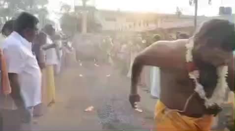 பல்லடம்: பல்லடத்தில் பிரசித்தி பெற்ற அங்காளம்மன் கோவிலில் குண்டம் திருவிழா - பக்தர்கள் நேர்த்திக்கடன்