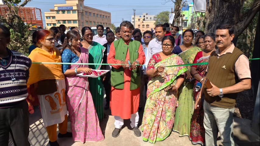 হরিপাল: সিঙ্গুরে কৃষি খামার সংলগ্ন রাস্তার উদ্বোধন, শুরু BKSY প্রকল্পে বিন্দু-ফোয়ারা সেচের যন্ত্রাংশ বিতরণ