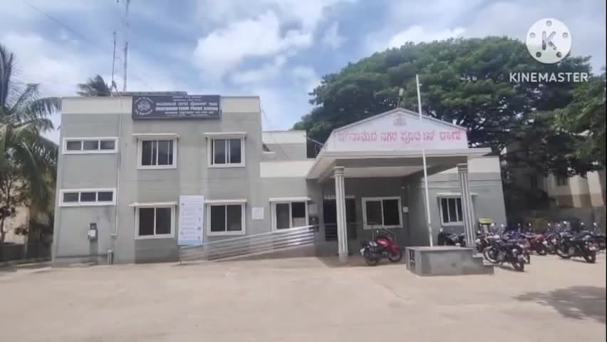 ಬಾಗೇಪಲ್ಲಿ: *ರಾತ್ರೋರಾತ್ರಿ ಕಾರ್ ಗ್ಯಾರೇಜಿಗೆ ಕನ್ನ ಹಾಕಿದ ಕಳ್ಳರು*ವಾಹನಗಳ ಗಾಜುಗಳು ಪುಡಿ ಪುಡಿ ಮಾಡಿದ ಕಳ್ಳರು ಬಾಗೇಪಲ್ಲಿ ವೃತ್ತದಲ್ಲಿ ಘಟನೆ