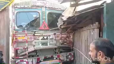 कटोरिया: कटोरिया बाज़ार के सुईया रोड पर अनियंत्रित ट्रक एक दुकान में घुसी