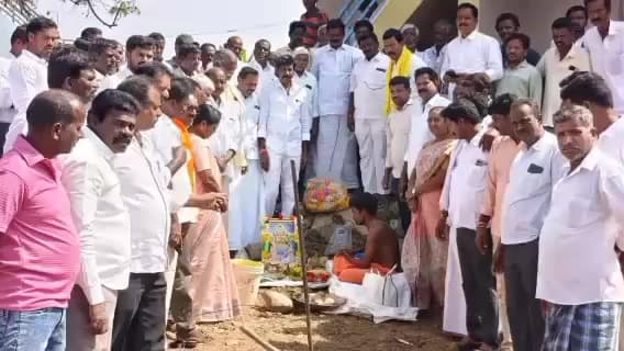 పెనుగొండ: పెనుకొండ మండలం మోటివారి పల్లిలో ఓవర్ హెడ్ ట్యాంకు నిర్మాణానికి భూమి పూజ