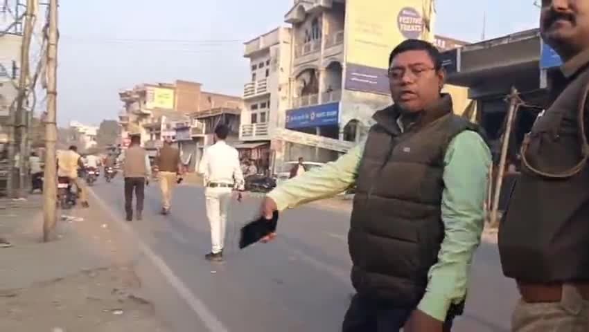 महमूदाबाद: महमूदाबाद में अतिक्रमण के खिलाफ प्रशासन का सख्त अभियान चलाया गया