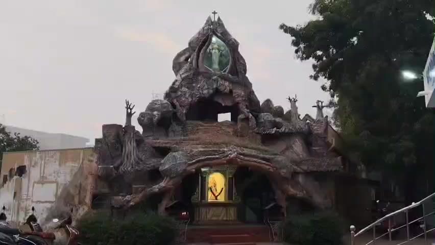 திருப்பத்தூர்: திருப்பத்தூர் ஆலயத்தில் நடைபெற்ற சாம்பல் புதன் திருப்பலியுடன் கிறிஸ்தவர்களின் தவக்காலம்