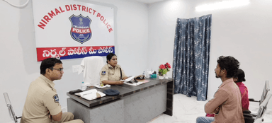 ముధోల్: బైంసా పట్టణంలోని ఎస్పీ క్యాంపు కార్యాలయంలో నిర్వహించిన గ్రీవెన్స్ డే లో ఫిర్యాదులు స్వీకరించిన ఎస్పీ జానకి షర్మిల