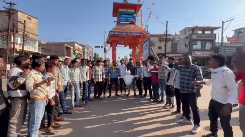 भानुप्रतापपुर: भानुप्रतापपुर में अवैध रेत खनन के विरोध में युवा कांग्रेस ने किया पुतला दहन, प्रशासन को दिया अल्टीमेटम