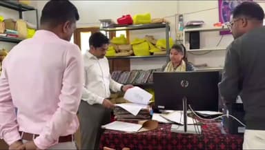 देवसर: राजस्व प्रकरणों में लापरवाही पर कलेक्टर की कार्रवाई, दो नायब तहसीलदार को नोटिस, एक पटवारी निलंबित
