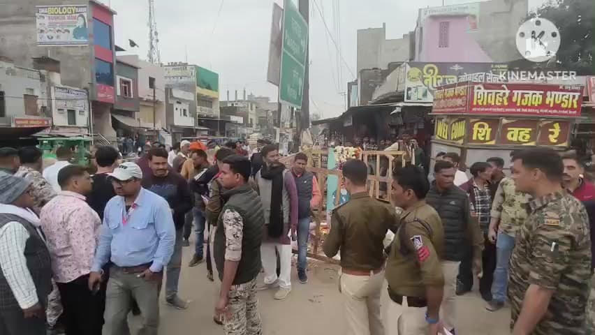 कैलारस: ब्राह्मण समाज के युवाओं ने जय परशुराम पट्टिका पहाड़गढ़ रोड़ तिराहे पर लगाई, प्रशासन ने बलपूर्वक हटाया