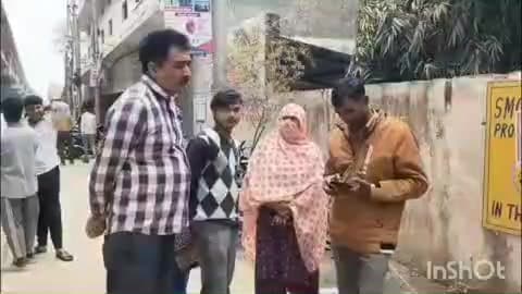 धौलाना: चंडी विद्यालय इंटर कॉलेज से दसवीं क्लास का छात्र उत्तर पुस्तिका लेकर हुआ फरार, परिजन छात्र को वापस विद्यालय लेकर पहुंचे