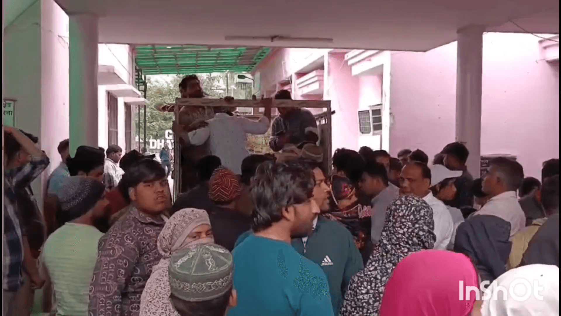 धौलाना: गांव कंदोला गेट के पास सड़क हादसे में पेपर देकर लौट रहे छात्र की मौत, उपचार के दौरान दूसरे छात्र की भी हुई मौत
