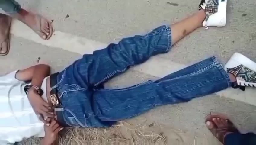 डुमरियागंज: इटवा बिस्कोहर मार्ग सेमरी मोड पर तेज रफ्तार ट्रक ने एग्जाम देकर घर लौट रहे छात्र को मारी जोरदार टक्कर, छात्र घायल