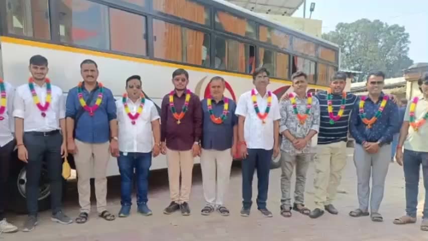 रोहट: गाजनगढ़ में आंजना कलबी युवा मंडल ने द्वारकाधीश की तीर्थ यात्रा कर लौटे 30 युवाओं का जोरदार स्वागत किया