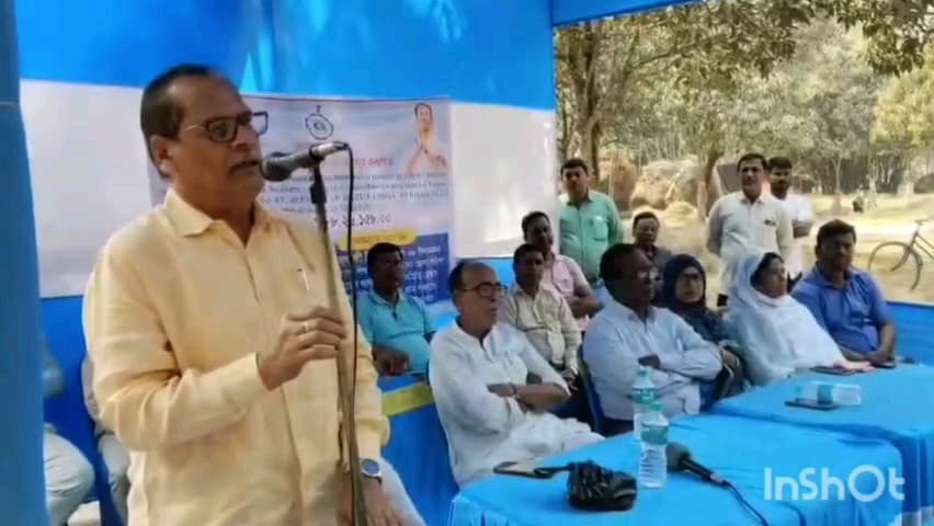 রতুয়া ১: দীর্ঘদিনের দাবি মেনে ভাদো এলাকায় রাস্তার কাজের শিল্যানাস করলো জনপ্রতিনিধিরা
