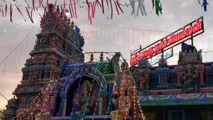 குளத்தூர்: வெள்ளனூரில் ஸ்ரீ அழகு நாச்சியம்மன் கோவில் தேர் திருவிழாவில் 5000க்கும் மேற்பட்ட பக்தர்கள் பங்கேற்று தேரை இழுத்தனர்