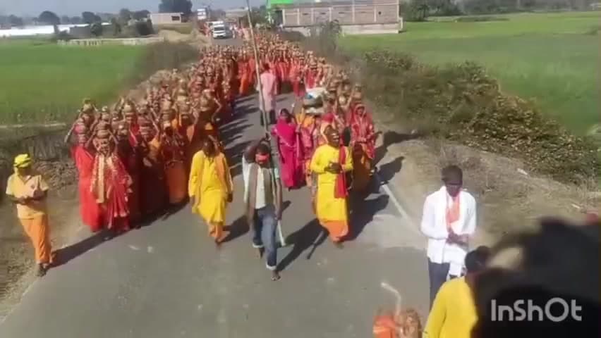 गावां: भीखी में तीन दिवसीय जय बाबा सुगा बगतावर यज्ञ के लिए निकली भव्य कलश यात्रा