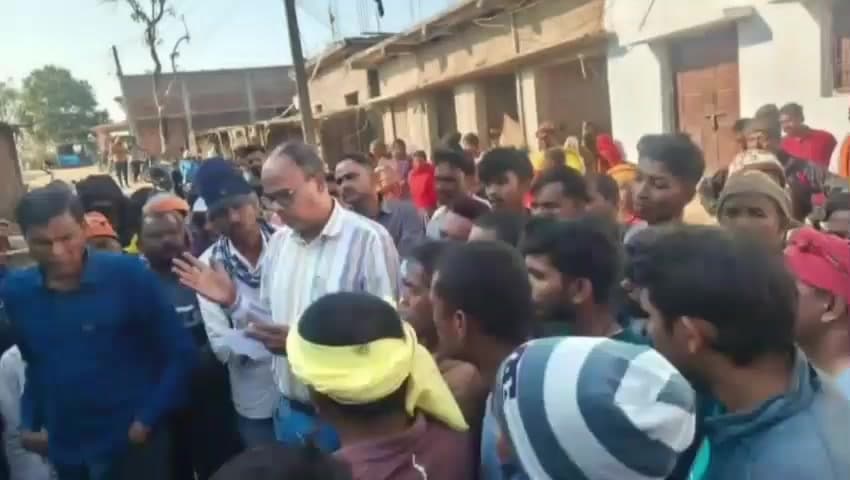 बगोदर: नवाडीह बरयबारी गांव के प्रवासी मजदूर का शव विशाखापत्तनम से पहुंचा, गांव में मातम