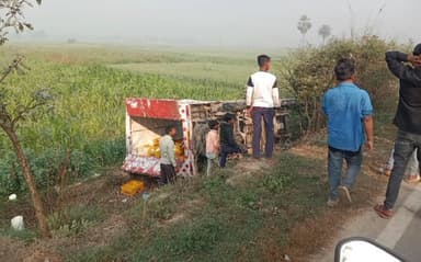 रोसड़ा: सड़क किनारे शौच कर रहे वृद्ध पिकअप की चपेट में आने से घायल, अस्पताल ले जाते समय रास्ते में मौत