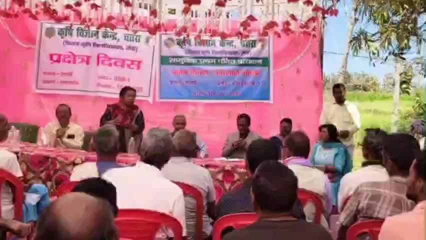 हंटरगंज: खुटहेरा गांव में प्रक्षेत्र दिवस पर किसानों को तिलहन उत्पादन और प्राकृतिक खेती की जानकारी दी गई