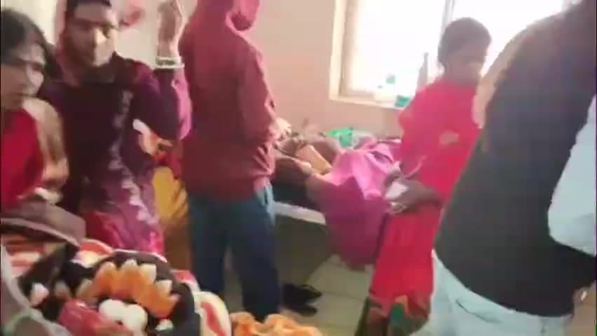 हंटरगंज: हंटरगंज में लोजपा नेता प्रेम सिंह ने मरीजों व महिलाओं के बीच खाद्य सामग्री का वितरण किया