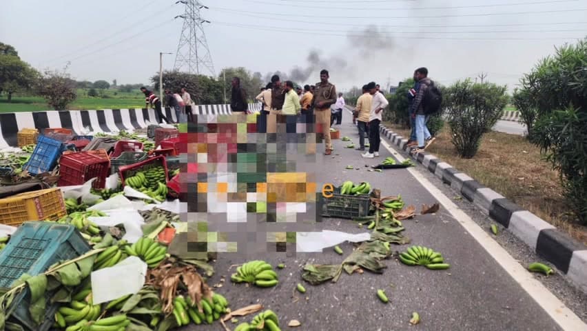 मोठ: मोठ तहसील क्षेत्र में बड़ा सड़क हादसा, खड़े ट्रक में डीसीएम की टक्कर, चालक घायल