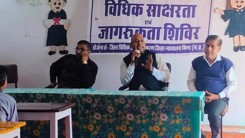 भिंड: हाउसिंग कॉलोनी स्थित केडीआर विद्या निकेतन स्कूल में विधिक सहायता एवं जागरूकता कार्यक्रम संपन्न