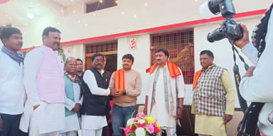 बल्देवगढ़: पूर्व विधायक राहुल सिंह लोधी क्षेत्र के कार्यक्रम एवं शादी समारोह में शामिल हुए, लोगों से की मुलाकात