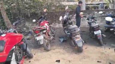 মিনাখাঁ: মিনাখাঁ থানার ঢিল ছোড়া দূরত্বে বিজেপির দলীয় কার্যালয়ে  ভাঙচুর চালালো দুষ্কৃতীরা