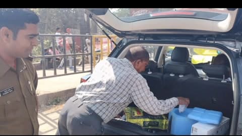 सरैयाहाट: सरैयाहाट थाने के सामने पुलिस ने चलाया एंटी क्राइम चेकिंग अभियान, 35 वाहनों से ₹7000 जुर्माना वसूला