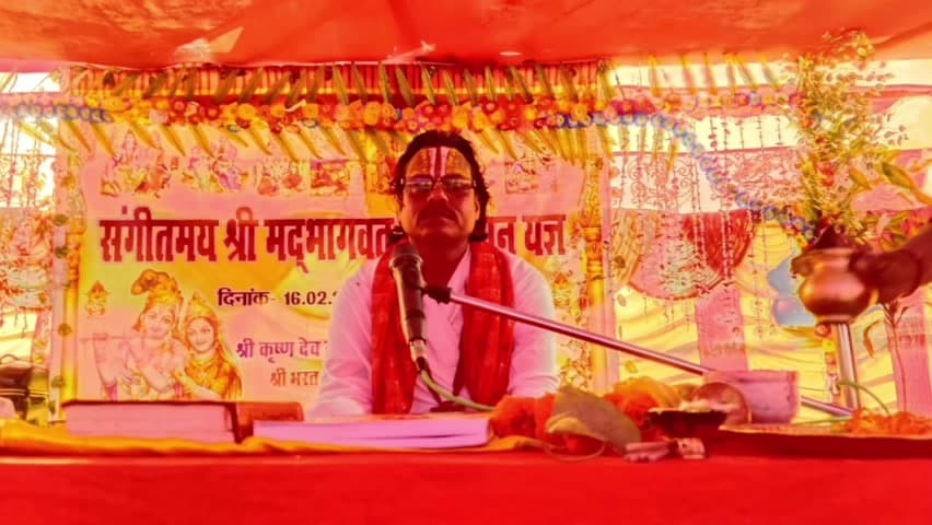 मरौना: मरौना उत्तर पंचायत के कबरीबांध वार्ड 8 में श्रीमद्भागवत कथा के तीसरे दिन भक्त समुद्र मंथन प्रसंग से हुए भाव-विभोर