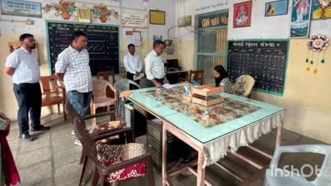 ખેરગામ: કુંભાર ફળિયા ખાતે કલેકટર શ્રી એ મુલાકાત લીધી ગ્રામજનોના પ્રશ્નોનો રૂબરૂમાં સાંભળી નિકાલ માટે સંબંધિત અધિકારીઓને સૂચનો