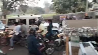 हथुआ: मैट्रिक परीक्षा के बाद चारमुहानी पर लगा जाम, परीक्षार्थी परेशान